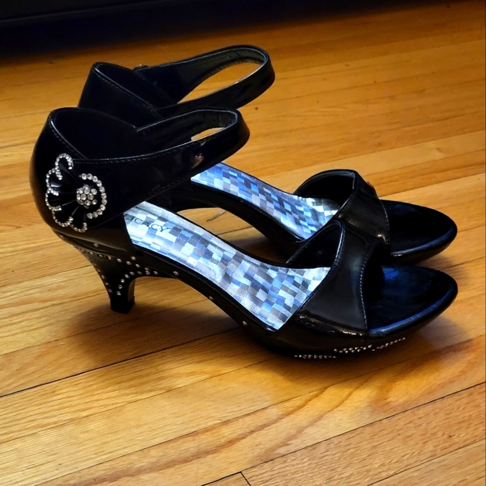 Nwot Jewelled strap heel